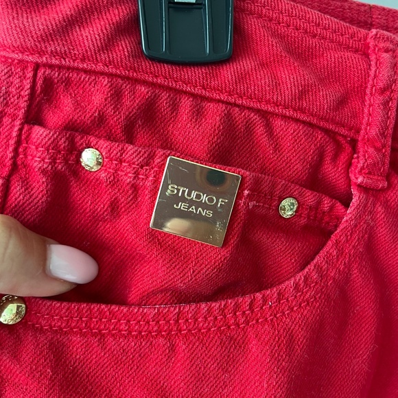 Studio F Jeans Distressed Denim Shorts – Red (Size 8) - Picture 3 of 6